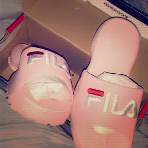Fashionable Fila slides